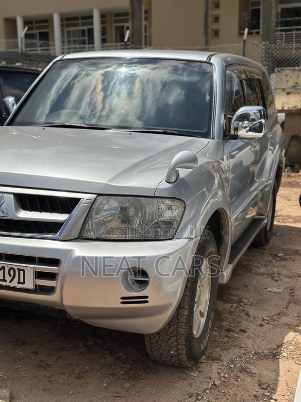 Mitsubishi Pajero 2005 Silver