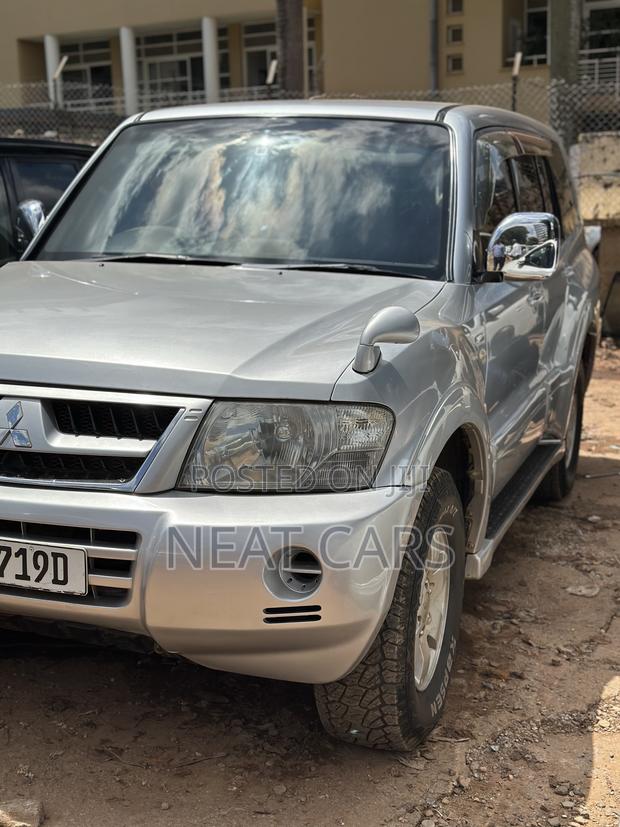 Mitsubishi Pajero 2005 Silver