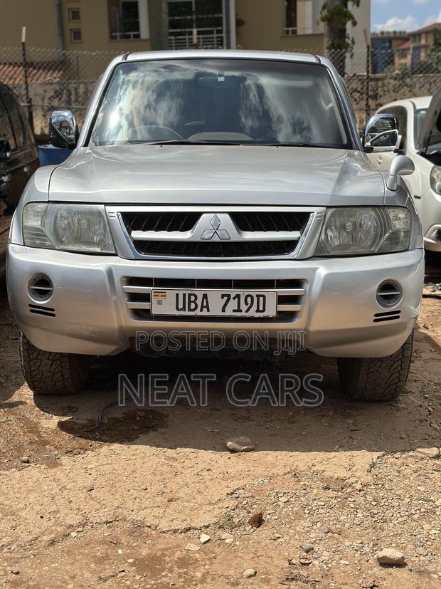 Mitsubishi Pajero 2005 Silver