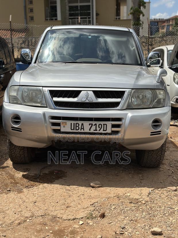 Mitsubishi Pajero 2005 Silver