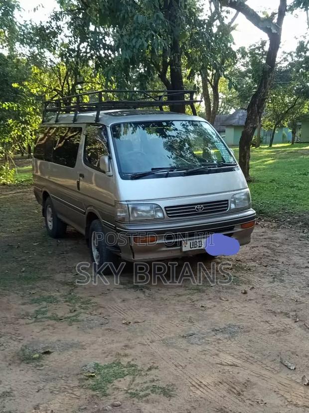 Toyota Grand HiAce Aero Storm Edition 3.0 Diesel Turbo 4WD 8-Seater