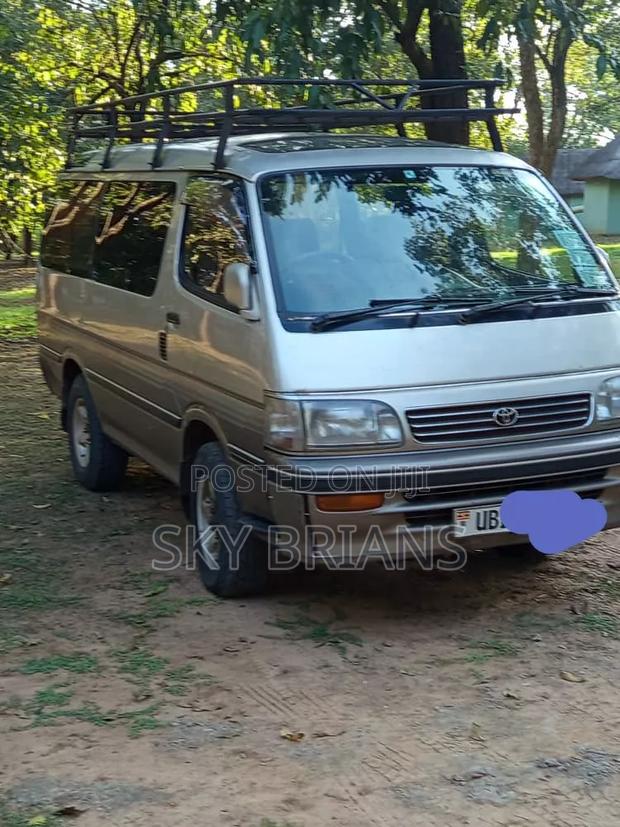 Toyota Grand HiAce Aero Storm Edition 3.0 Diesel Turbo 4WD 8-Seater