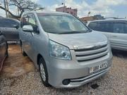 Toyota Noah 2.0 143hp AWD (7 Seater) 2012 Silver for sale