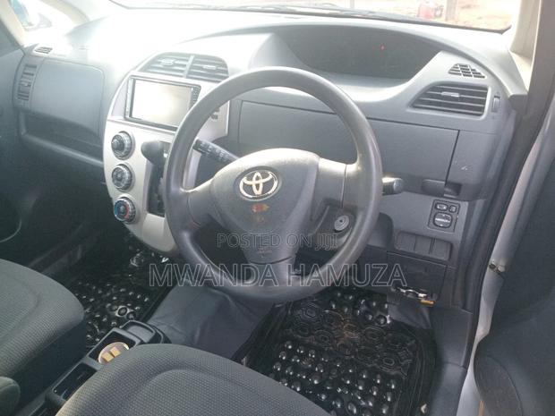 Toyota Ractis 2008 Silver