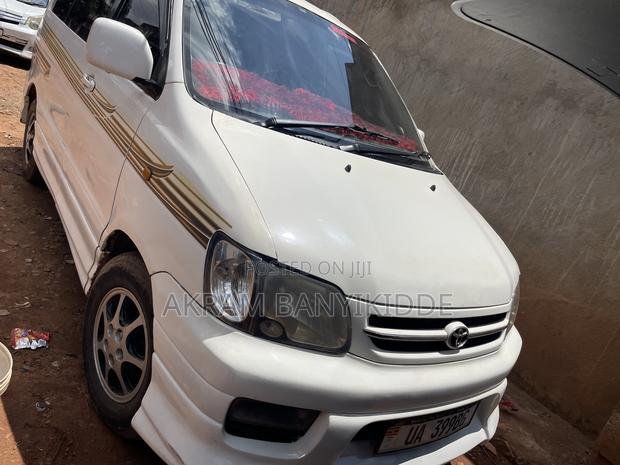 Toyota Noah 2002 White