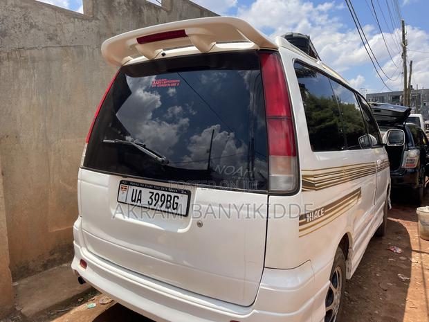 Toyota Noah 2002 White