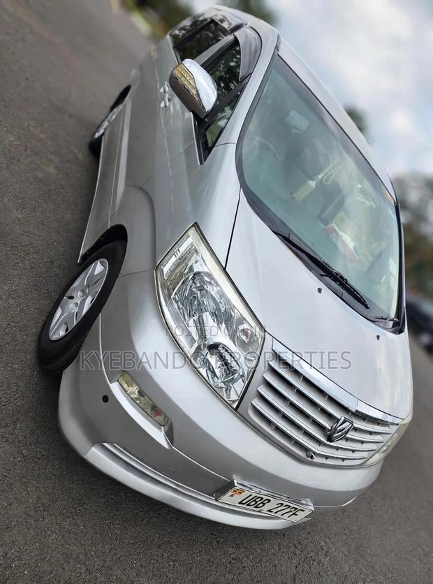 Toyota Alphard 2.4 Petrol AWD 2004 Silver