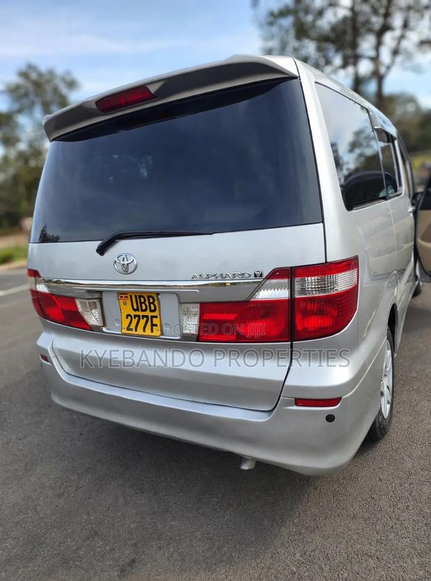 Toyota Alphard 2.4 Petrol AWD 2004 Silver