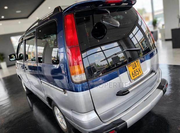 Toyota Noah 2.0 AWD (8 Seater) 2001 Blue