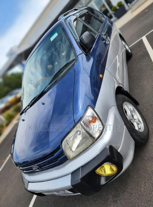 Toyota Noah 2.0 AWD (8 Seater) 2001 Blue