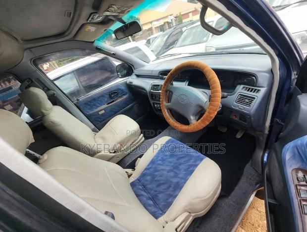 Toyota Noah 2.0 AWD (8 Seater) 2001 Blue