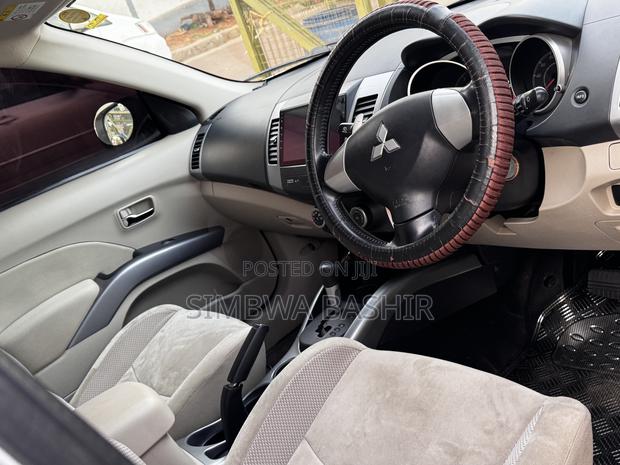 Mitsubishi Outlander 2008 White