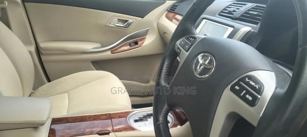 Toyota Premio 1.8 FWD 2013 Silver
