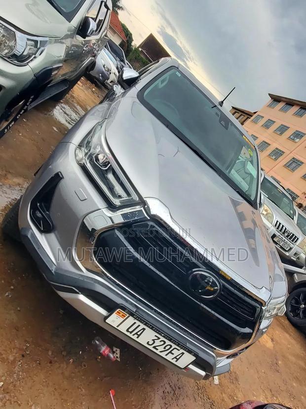 Toyota Hilux 2020 Silver