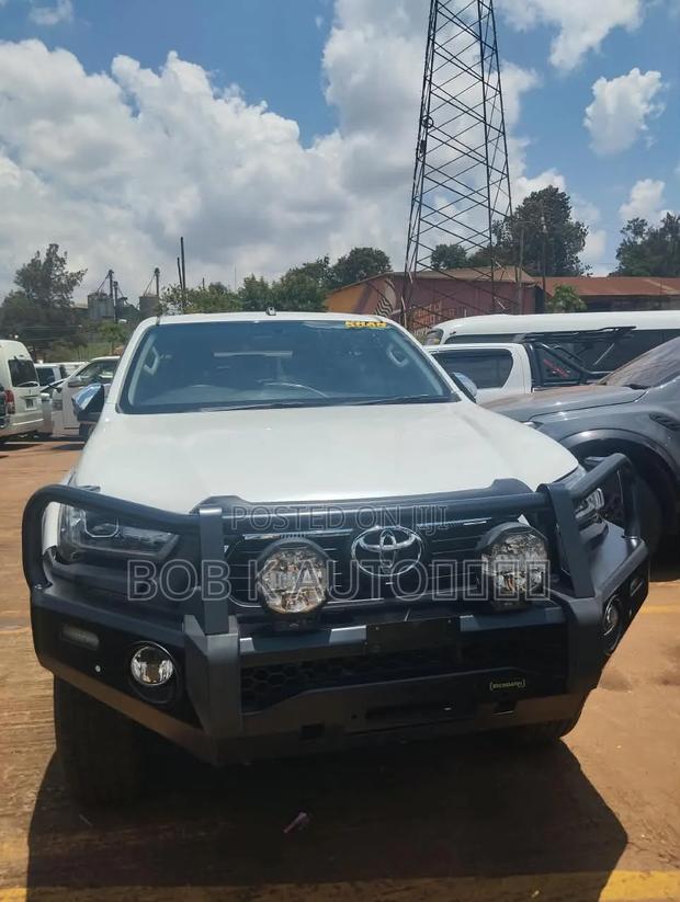 New Toyota Hilux 2023 White