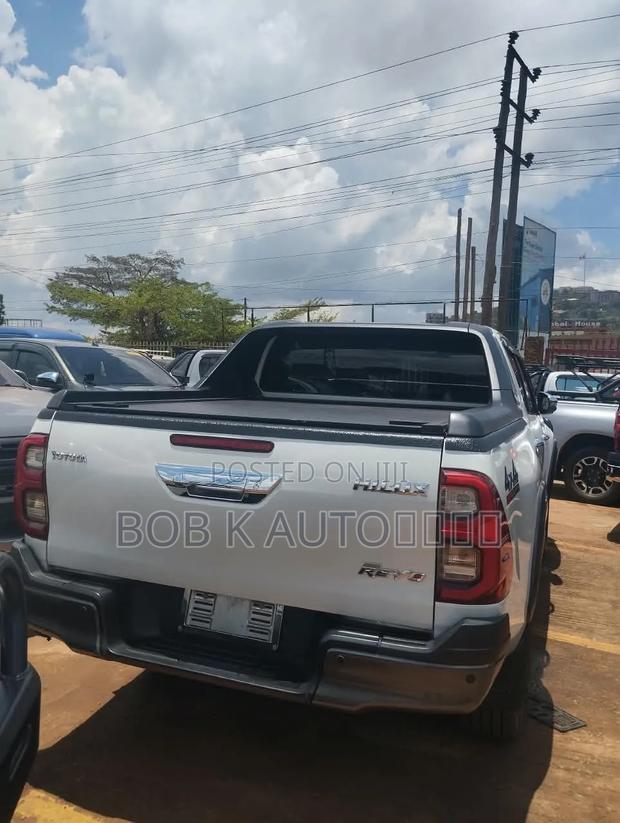 New Toyota Hilux 2023 White