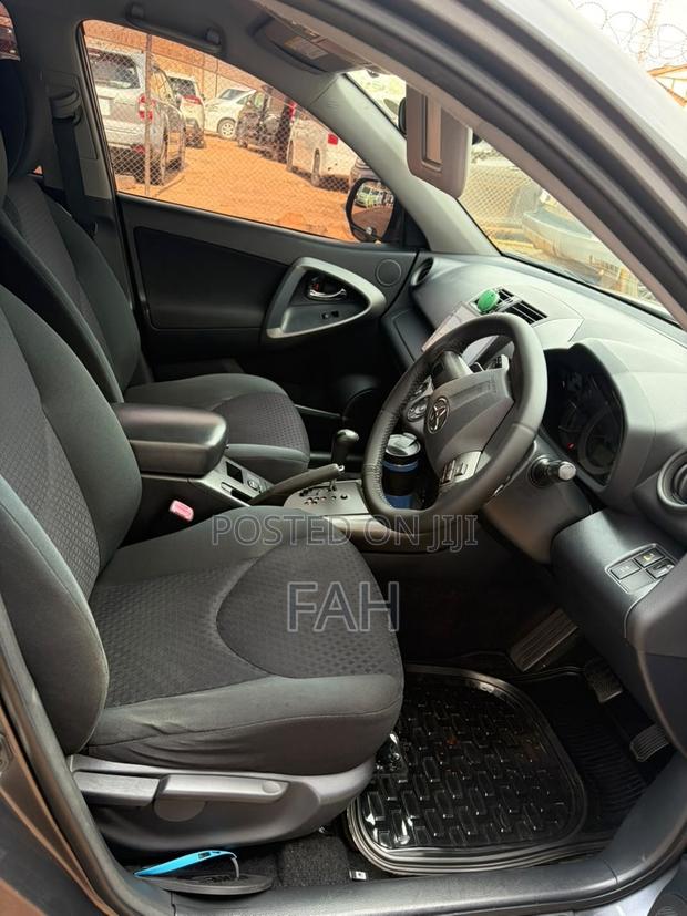 Toyota Vanguard 2011 Gray