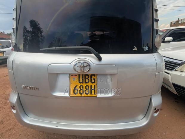 Toyota Sienna 2007 Silver