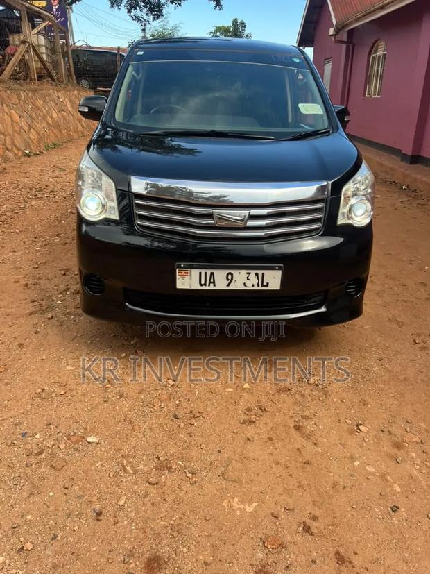 Toyota Noah 2012 Black