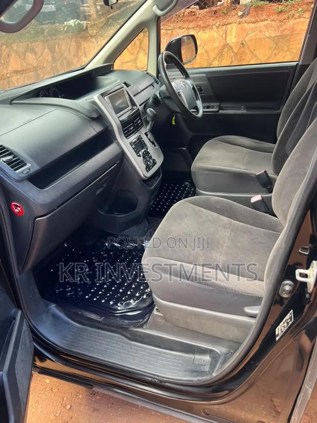 Toyota Noah 2012 Black