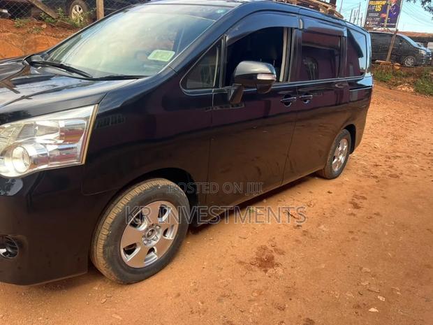Toyota Noah 2012 Black