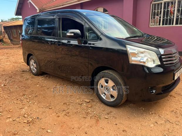 Toyota Noah 2012 Black
