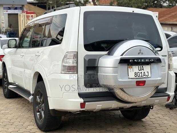 Mitsubishi Pajero 3.2 Di-Dc GLS 2011 White