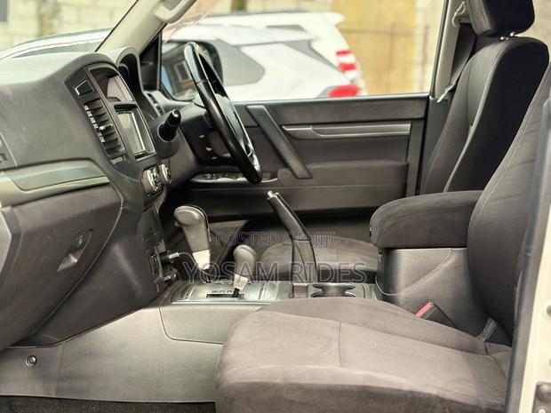 Mitsubishi Pajero 3.2 Di-Dc GLS 2011 White