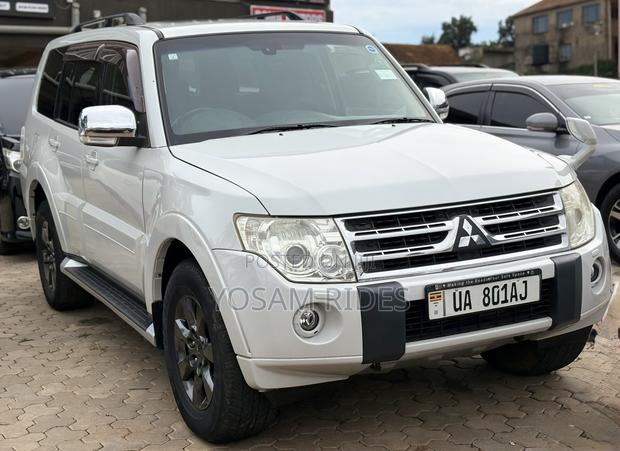 Mitsubishi Pajero 3.2 Di-Dc GLS 2011 White