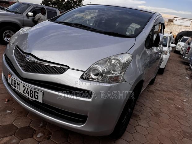 Toyota Ractis 2008 Silver