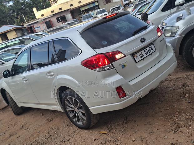 Subaru Outback 2011 White