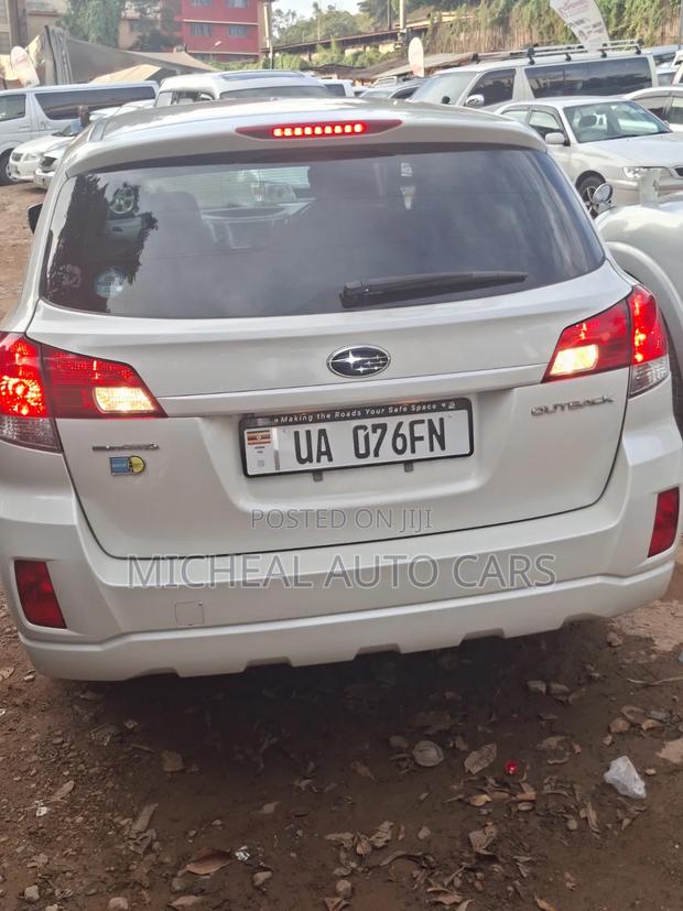 Subaru Outback 2011 White