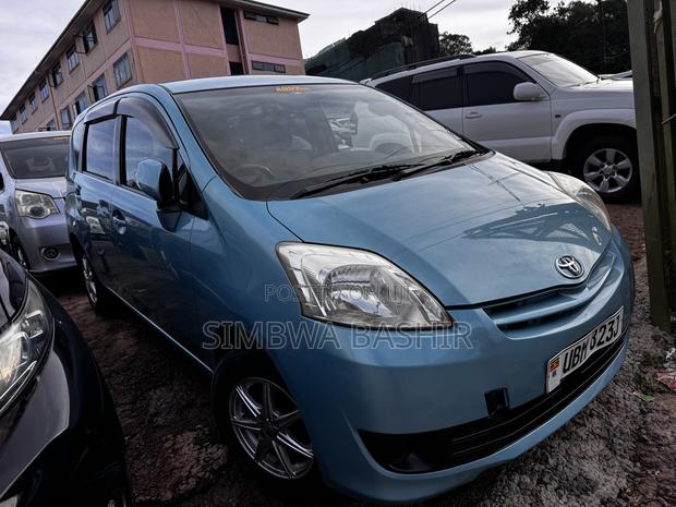 Toyota Passo Sette 2010 Blue