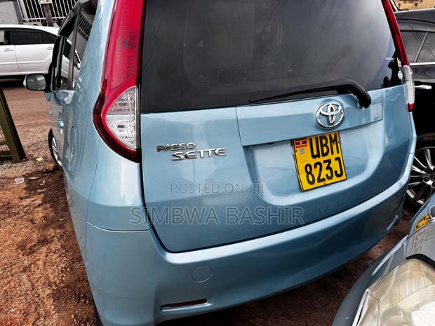 Toyota Passo Sette 2010 Blue