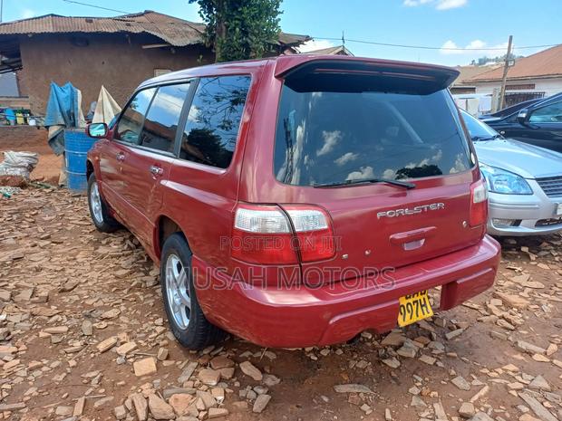 Subaru Forester 2.0 S 2000 Red