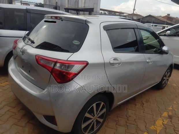 Toyota Vitz 2017 Silver