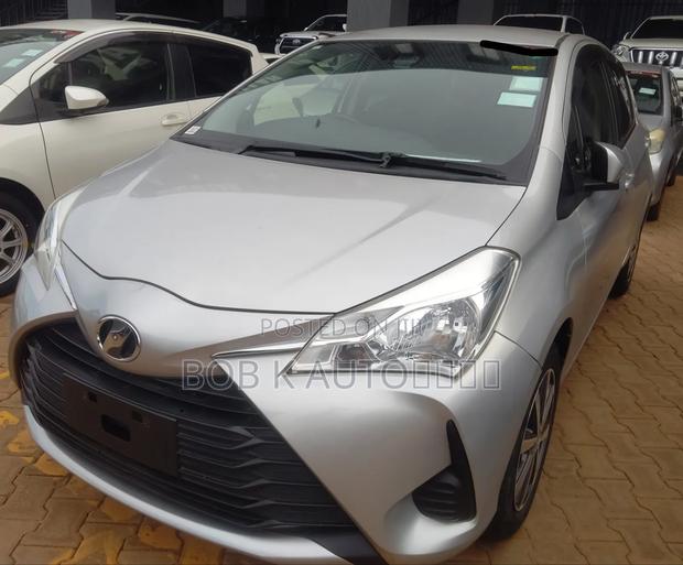 Toyota Vitz 2017 Silver