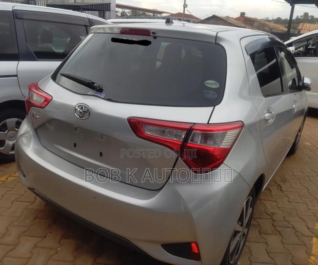 Toyota Vitz 2017 Silver
