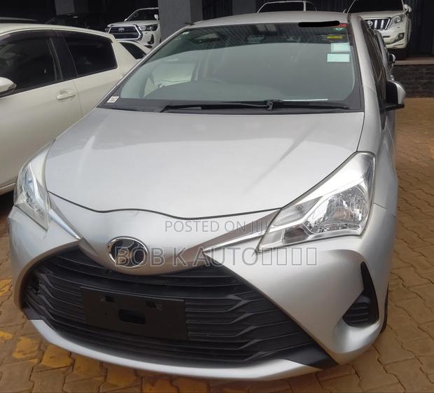 Toyota Vitz 2017 Silver