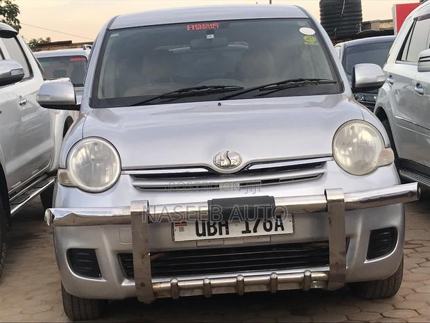 Toyota Sienta 2008 Silver