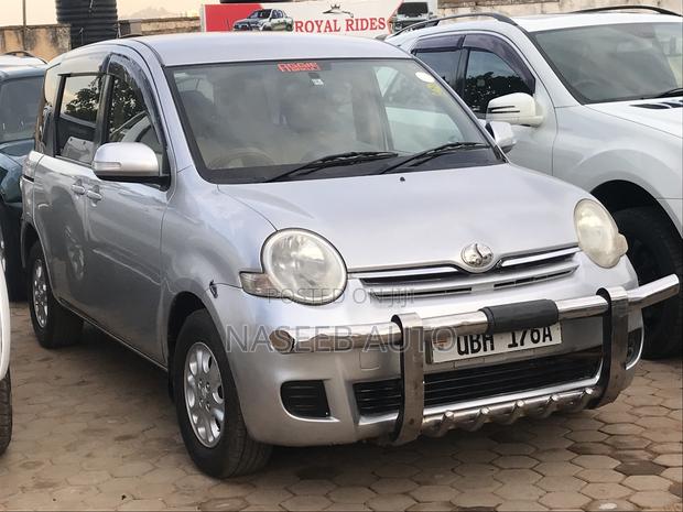 Toyota Sienta 2008 Silver