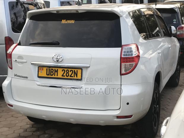 Toyota Vanguard 2009 White