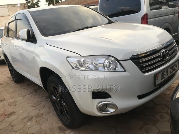 Toyota Vanguard 2009 White