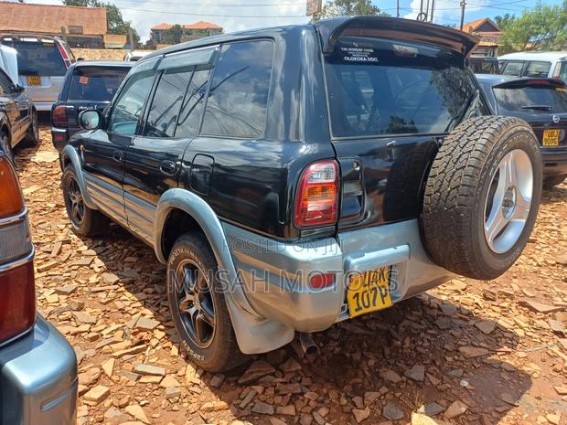 Toyota RAV4 Automatic 2000 Black