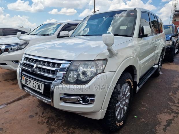 Mitsubishi Pajero 2011 White