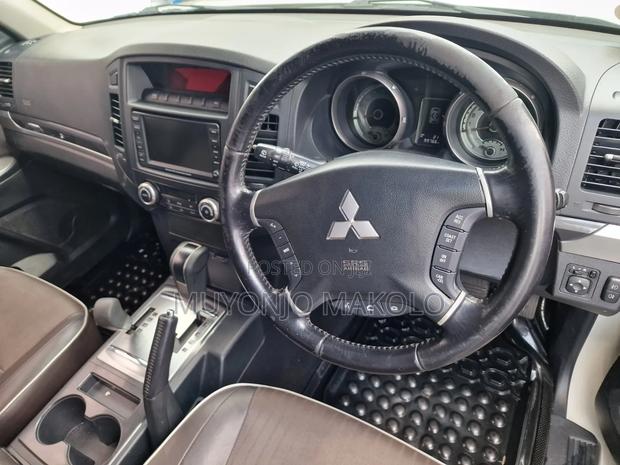 Mitsubishi Pajero 2011 White