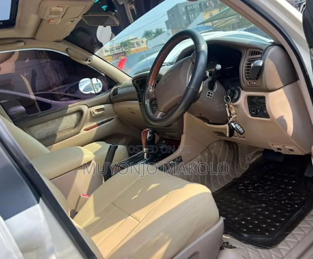 Toyota Land Cruiser 2003 White