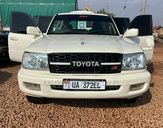 Toyota Land Cruiser 2003 White