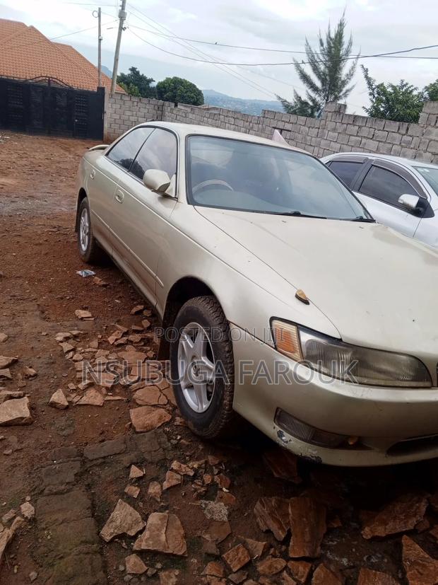 Toyota Mark II 1992 Gold
