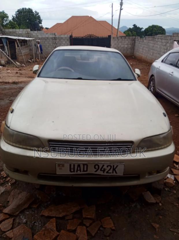 Toyota Mark II 1992 Gold